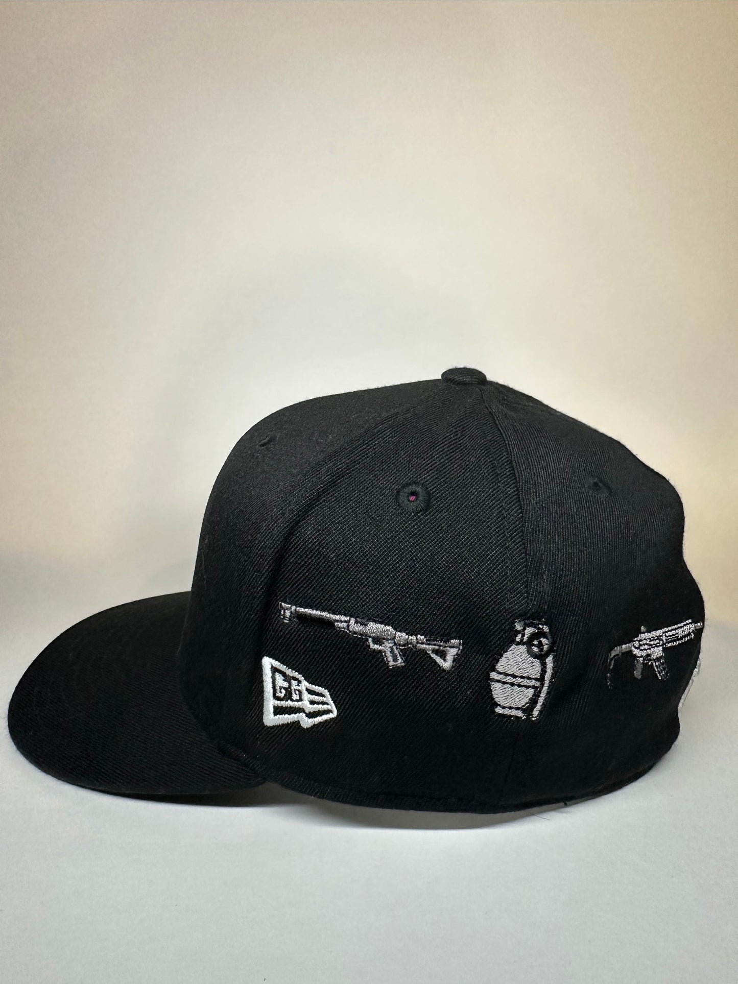 WEAPON WHEEL FITTED HAT |BLACK|